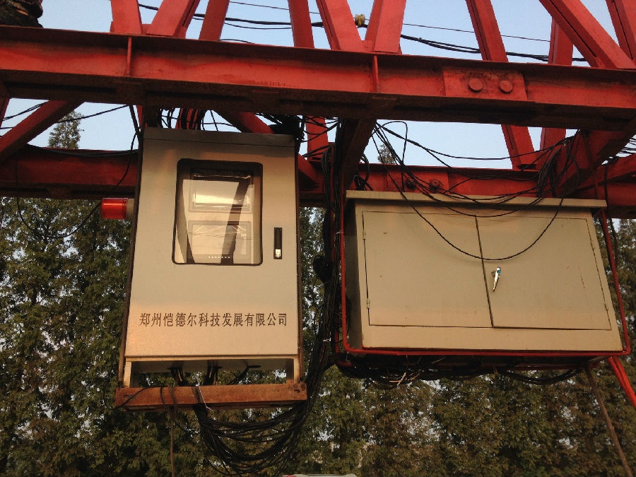 起重機械設(shè)備監(jiān)控系統(tǒng)現(xiàn)場安裝照片二
