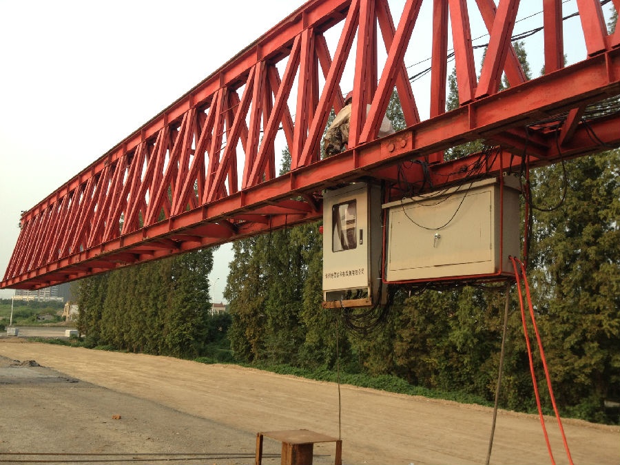 起重機械設(shè)備監(jiān)控系統(tǒng)現(xiàn)場安裝照片三