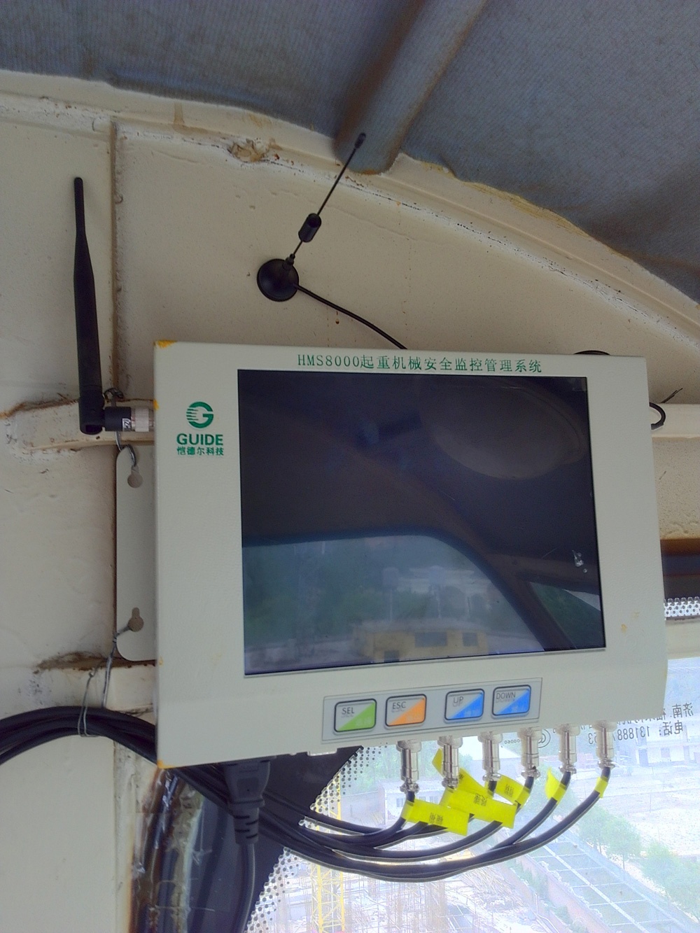 思念果嶺塔機(jī)安全監(jiān)控系統(tǒng)現(xiàn)場(chǎng)安裝圖一